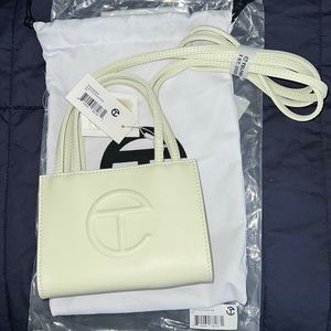 Small Telfar bag. Color: glue